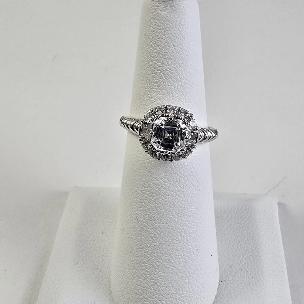Watch Video / 14K Gold Assher Cut Solitaire Halo Ring